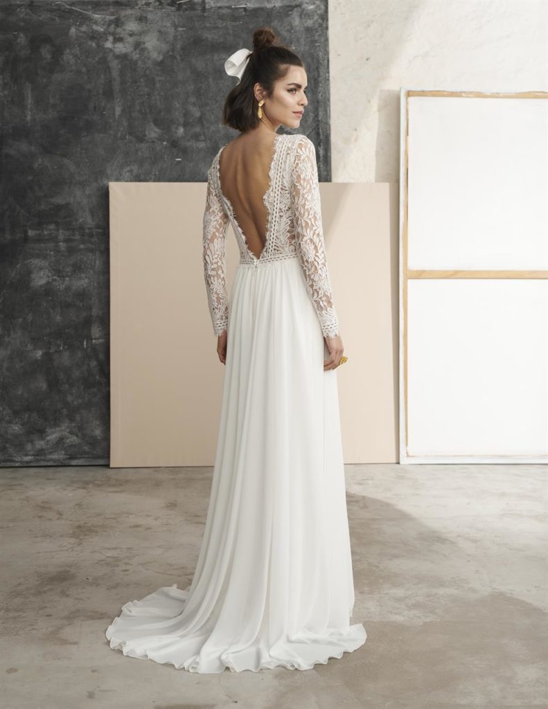 marylise_brautatelier ried_artemis_brautkleid_chiffon rock_schlitz_schleppe_spitze_vorne geschlossen_lange ärmel_ruecken_1 marylise_brautatelier ried_artemis_brautkleid_chiffon rock_schlitz_schleppe_spitze_vorne geschlossen_lange ärmel_ruecken_1