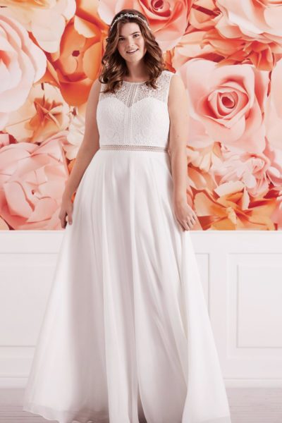 lilly_brautatelier ried_08-4144-cr_brautkleid_boho_chiffon_spitze_creme_vorne_1-min lilly_brautatelier ried_08-4144-cr_brautkleid_boho_chiffon_spitze_creme_vorne_1-min