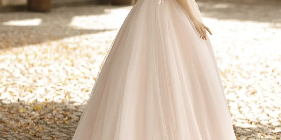 angela bianca_brautatelier ried_1082_brautkleid_prinzessin_softtüll_spitze_v-ausschnitt_capp.-ivory-nude_rücken_1_Upload