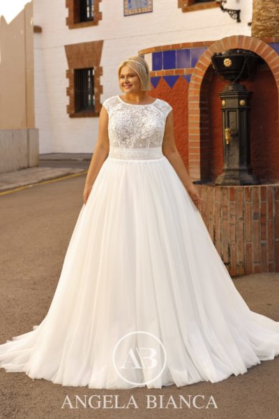 angela bianca_brautatelier ried_1090_brautkleid_prinzessin_curvy_tüll_spitze_ivory-capp._vorne_1-min angela bianca_brautatelier ried_1090_brautkleid_prinzessin_curvy_tüll_spitze_ivory-capp._vorne_1-min