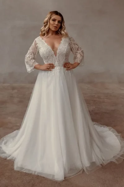 lina becker_brautatelier ried_77321_brautkleid_boho_prinzessin_softtüll_v-ausschnitt_3-4 ärmel_spitze_ivory_vorne_1-min_Upload lina becker_brautatelier ried_77321_brautkleid_boho_prinzessin_softtüll_v-ausschnitt_3-4 ärmel_spitze_ivory_vorne_1-min_Upload