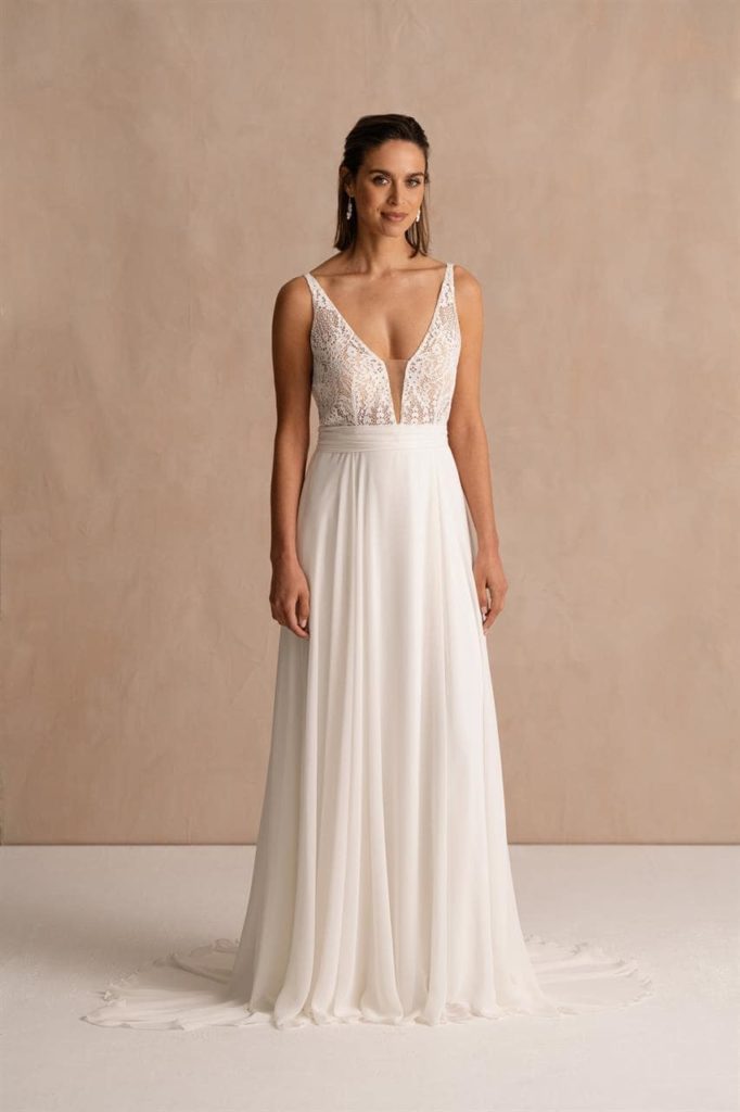 Marylise_brautatelier ried_elli_brautkleid_a linie_häkelspitze_tiefer ausschnitt_chiffonrock__ivory_vorne_1-min Marylise_brautatelier ried_elli_brautkleid_a linie_häkelspitze_tiefer ausschnitt_chiffonrock__ivory_vorne_1-min
