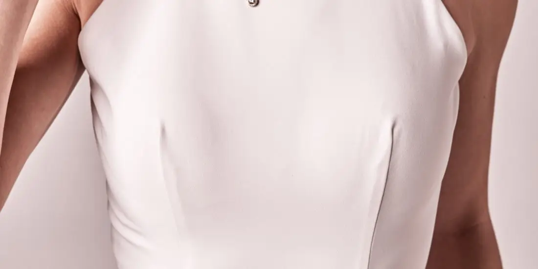 fan xia_brautatelier ried_body_bea_hoch geschlossen_schlüssellochrücken_ivory_vorne-min