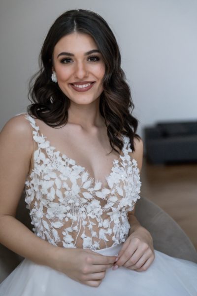 fan xia_brautatelier ried_body_bessy_blätterspitze_v ausschnitt_tiefer rücken_ivory_nude_vorne-min fan-xia_brautatelier-ried_body_bessy_blaetterspitze_v-ausschnitt_tiefer-ruecken_ivory_nude_vorne-min-scaled.jpg