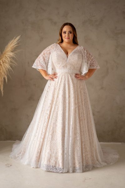lasabina_brautatelier ried_flora_brautkleid_curvy_all-over-spitze_boho_spitze_ivory_nude_vorne_1-min lasabina_brautatelier ried_flora_brautkleid_curvy_all-over-spitze_boho_spitze_ivory_nude_vorne_1-min