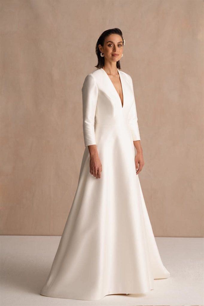 marylise_brautatelier ried_la plagne_brautkleid_classy_mikado seide_clean look_langarm_knopfleiste_ivory_vorne_1-min marylise_brautatelier ried_la plagne_brautkleid_classy_mikado seide_clean look_langarm_knopfleiste_ivory_vorne_1-min