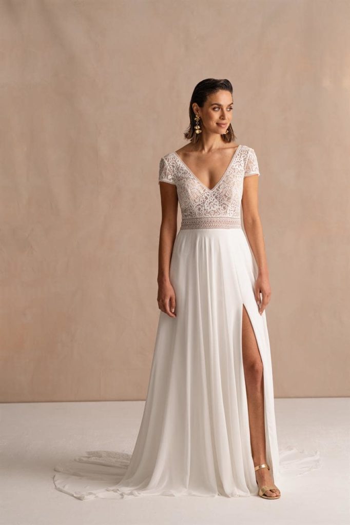 marylise_brautatelier ried_pellegrino_brautkleid_chiffon rock_vintage spitze_beinschlitz_kurze ärmeln_ivory_vorne_1-min marylise_brautatelier ried_pellegrino_brautkleid_chiffon rock_vintage spitze_beinschlitz_kurze ärmeln_ivory_vorne_1-min