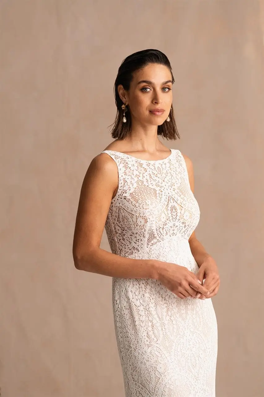marylise_brautatelier ried_rulia_brautkleid_fitandflair_all over häkelspitze_rundhals_ivory_nude_details_1-min