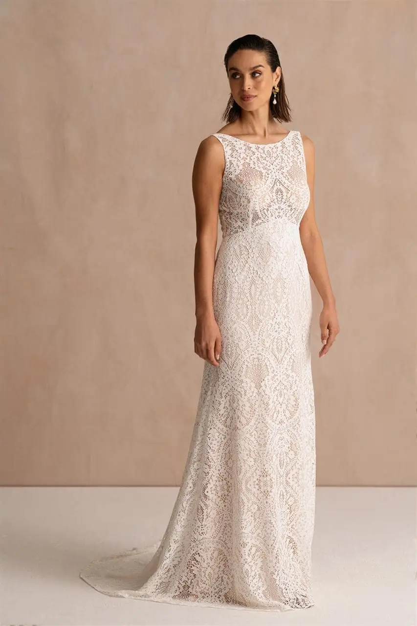 marylise_brautatelier ried_rulia_brautkleid_fitandflair_all over häkelspitze_rundhals_ivory_nude_vprne_1-min