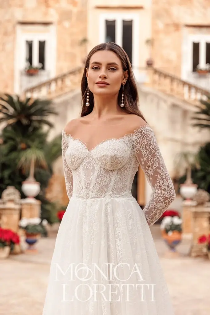 monica loretti_brautatelier ried_8327_brautkleid_a-linie_boho_all_over_spitze_korsage_vorne_detail-min