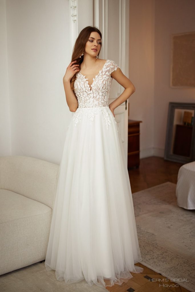 herms bridal_brautatelier ried_herms_bridal_havoc_brautkleidprinzessin_tüll_tiefer rücken_spitze__ivory_nude_vorne_ganz-min herms bridal_brautatelier ried_herms_bridal_havoc_brautkleidprinzessin_tüll_tiefer rücken_spitze__ivory_nude_vorne_ganz-min
