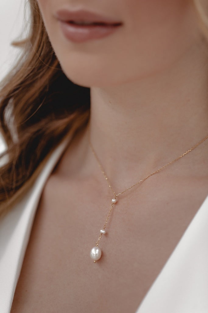 brautatelier ried_brautschmuck_juvelan_celestial_halskette_detail-min brautatelier-ried_brautschmuck_juvelan_celestial_halskette_detail-min.jpg