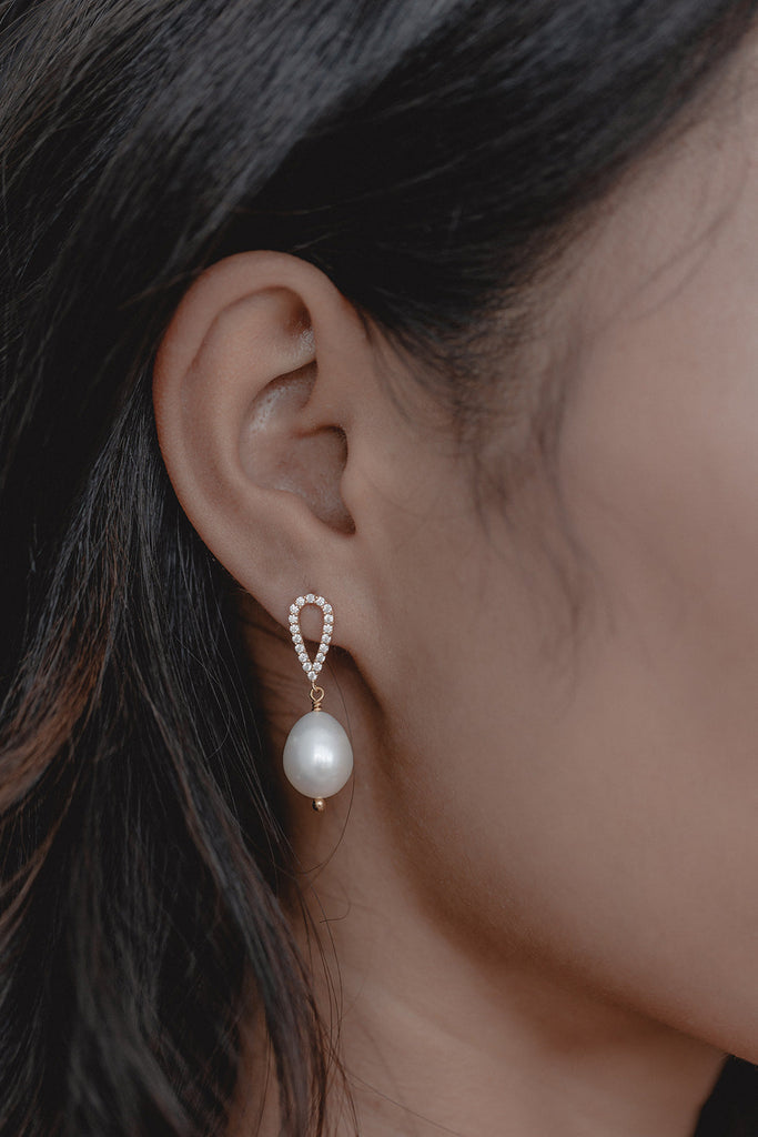 brautatelier ried_brautschmuck_juvelan_isabel_ohrringe_detail-min brautatelier-ried_brautschmuck_juvelan_isabel_ohrringe_detail-min.jpg