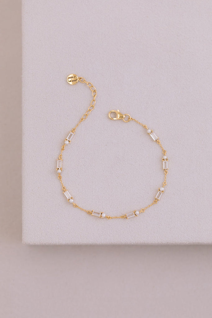 brautatelier ried_brautschmuck_juvelan_muse_armkette_gold-min brautatelier-ried_brautschmuck_juvelan_muse_armkette_gold-min.jpg