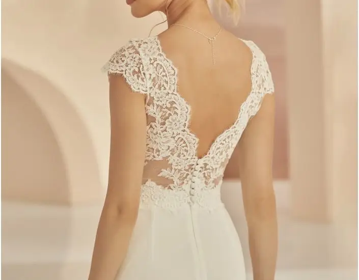 bianco evento-brautatelier ried-e375-spitzen top-v ausschnitt-ivory-hinten-1-min