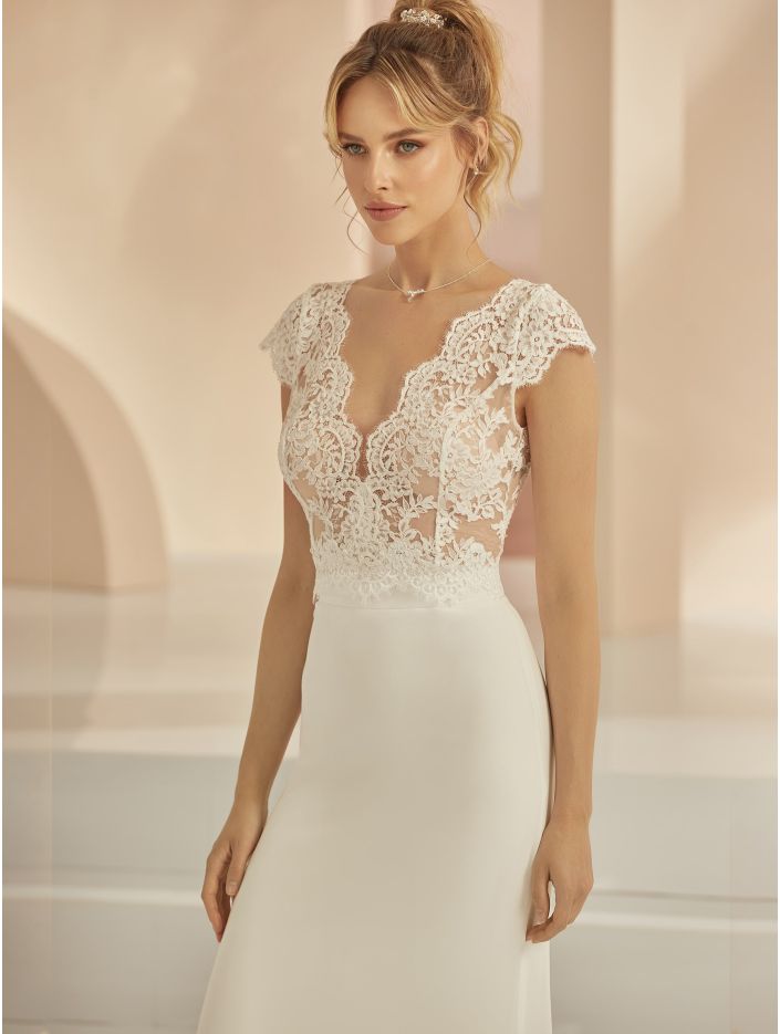 bianco evento-brautatelier ried-e375-spitzen top-v ausschnitt-ivory-vorne-1-min bianco evento-brautatelier ried-e375-spitzen top-v ausschnitt-ivory-vorne-1-min