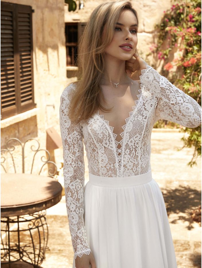 bianco evento-brautatelier ried-e413-spitzen top-langarm-v ausschnitt-ivory-vorne-1-min bianco evento-brautatelier ried-e413-spitzen top-langarm-v ausschnitt-ivory-vorne-1-min