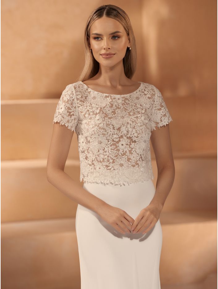 bianco evento-brautatelier ried-e421-spitzen top-blumen optik-ivory-vorne-1-min bianco evento-brautatelier ried-e421-spitzen top-blumen optik-ivory-vorne-1-min