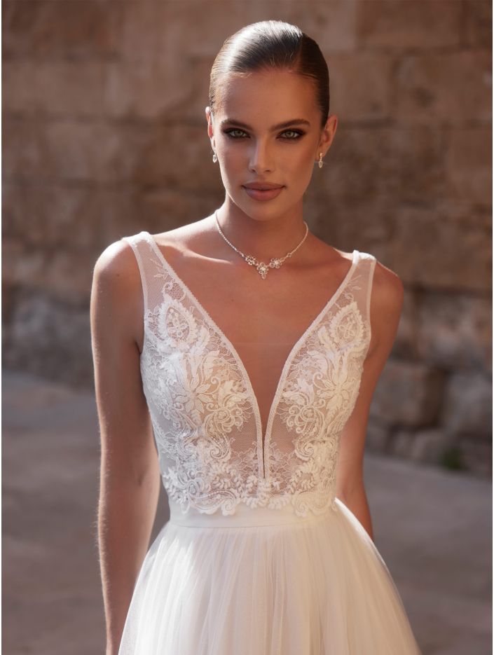bianco evento-brautatelier ried-e466-spitzen top-v ausschnitt-ivory-vorne-1-min bianco evento-brautatelier ried-e466-spitzen top-v ausschnitt-ivory-vorne-1-min