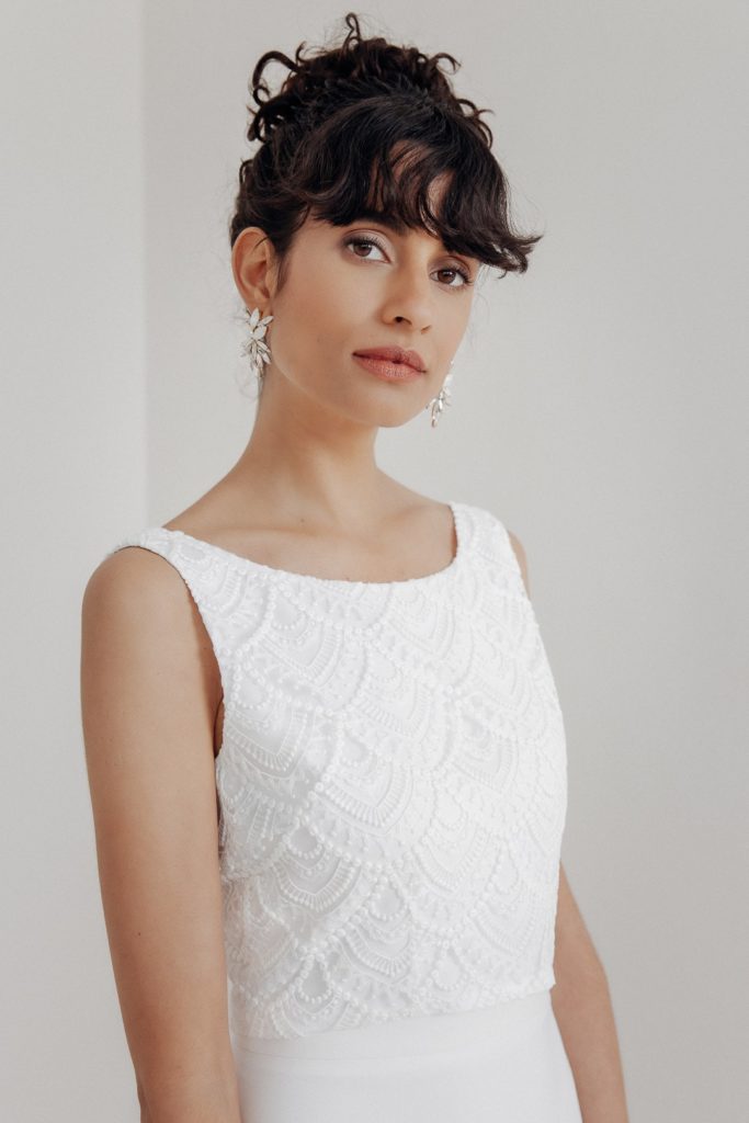 noni-brautatelier ried-philia-top-breite traeger-offener ruecken-ivory-vorne-2-min noni-brautatelier ried-philia-top-breite traeger-offener ruecken-ivory-vorne-2-min