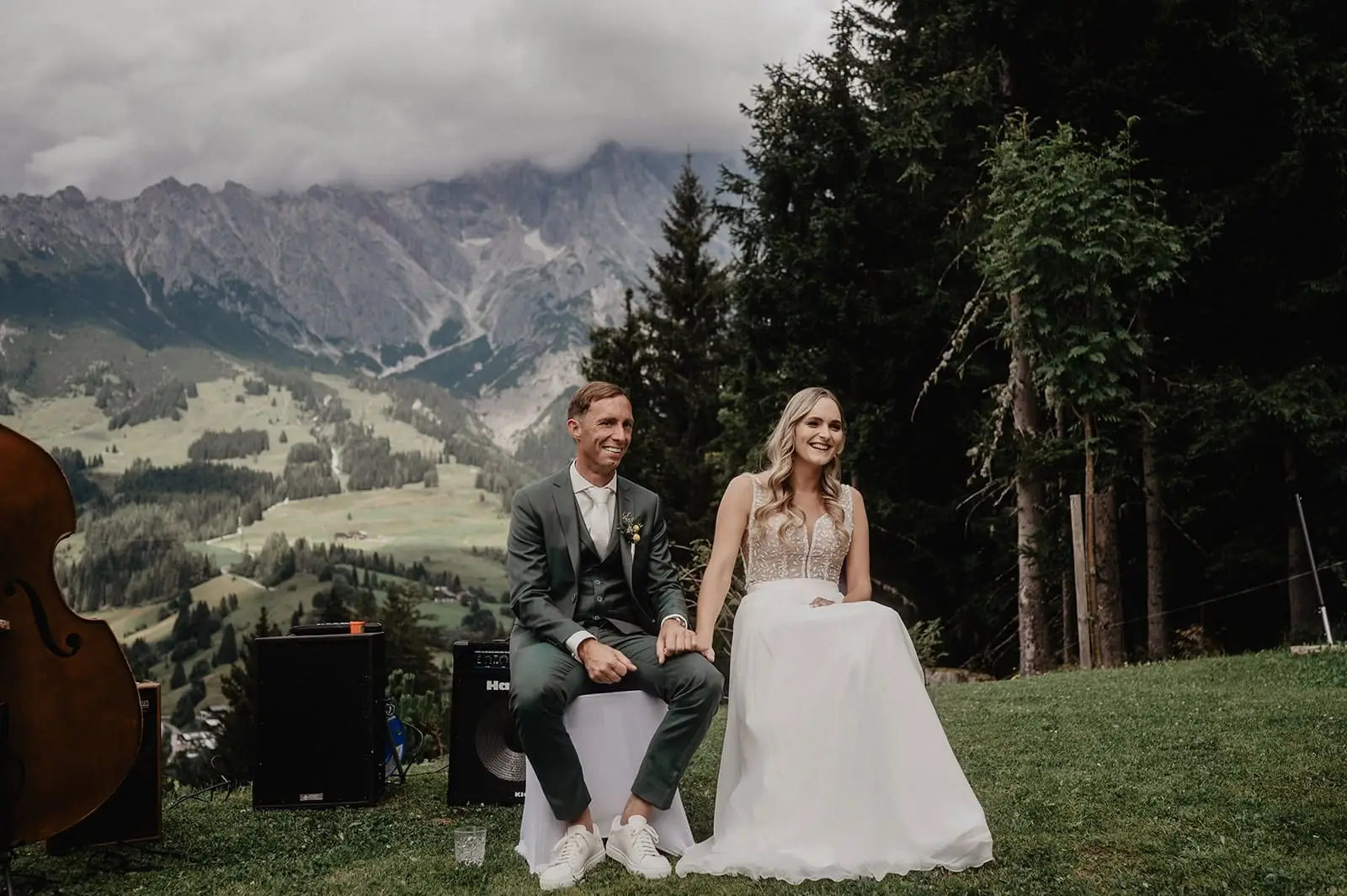 brautatelier-ried_real-bride_christina-mairhuber_missfreckles-photography_elizabeth-passion_5540_sonderedition_mit_sabe_guido_7-min.jpg