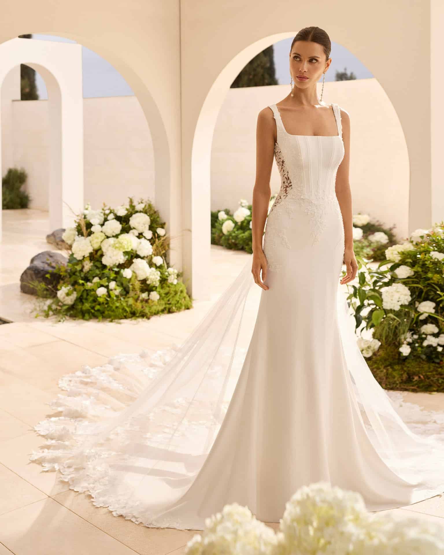 rosa clara_brautatelier ried_nedet_2a222_meerjungfrau_fitandflair_elastischer crepe_karreeausschnitt_spitze_clean_ivory_vorne_1