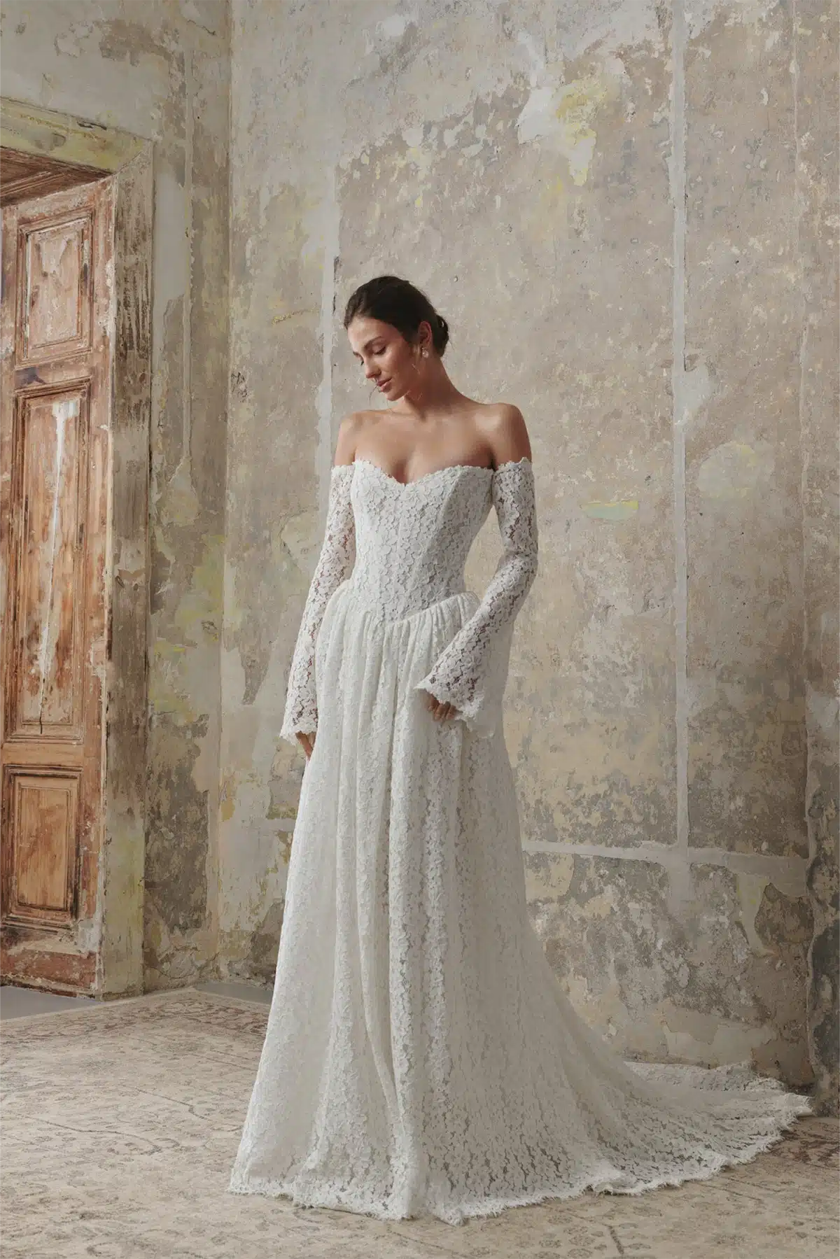 anna kara_brautatelier ried_francesca 2_boho_all-over spitze_aermel_herzausschnitt_ivory_vorne_1