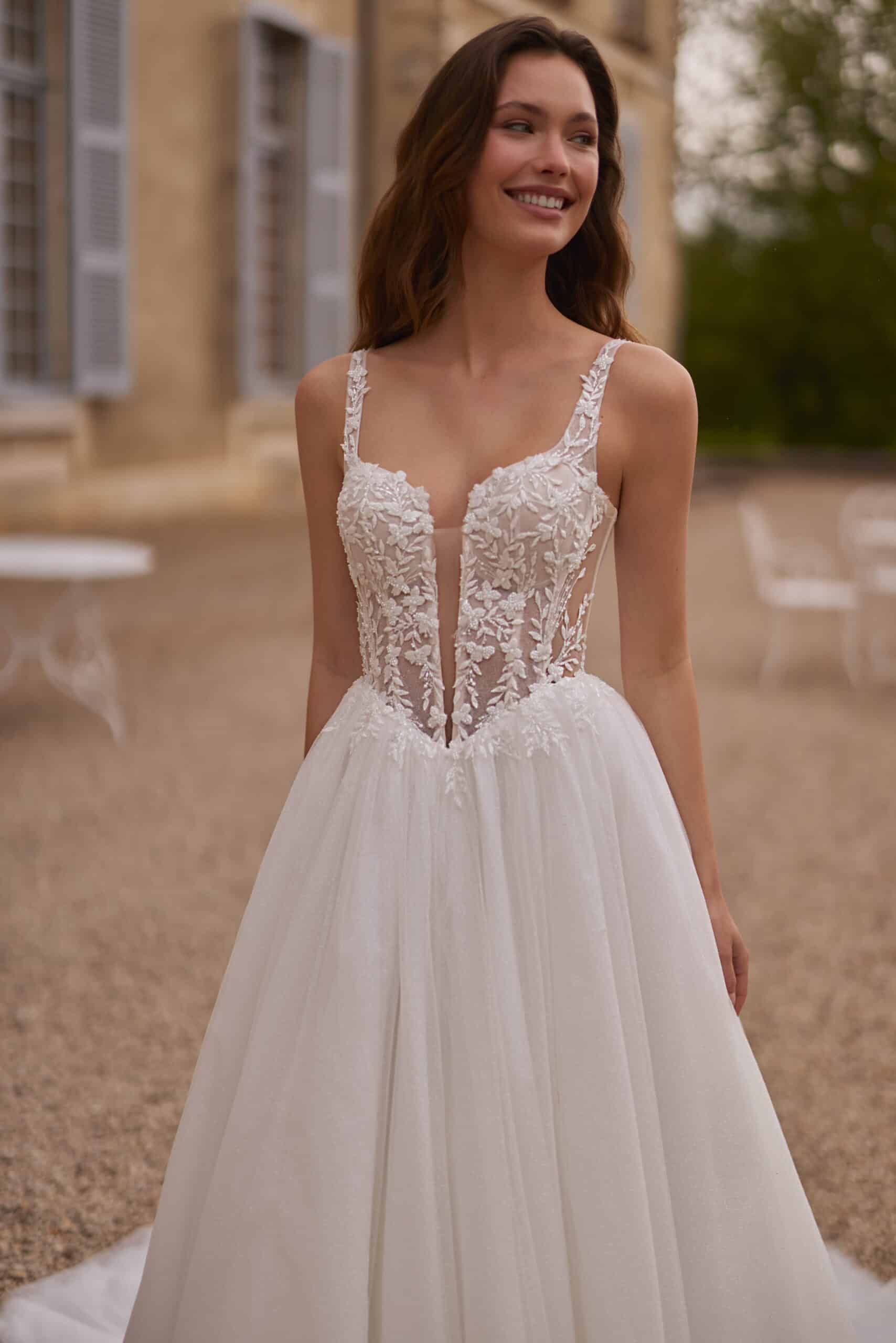 elizabeth passion_brautatelier ried_6110_prinzessin_glitzertuell_spitze_traeger_korsage_creme-_details_01