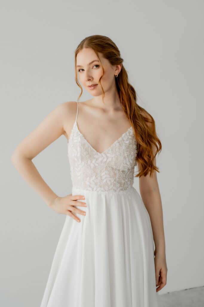 esther hofmann-brautatelier ried-payton-1-27-1010-boho-chiffon-v-ausschnitt-v-ruecken-spaghettitraeger-ivory-details-1 esther hofmann-brautatelier ried-payton-1-27-1010-boho-chiffon-v-ausschnitt-v-ruecken-spaghettitraeger-ivory-details-1