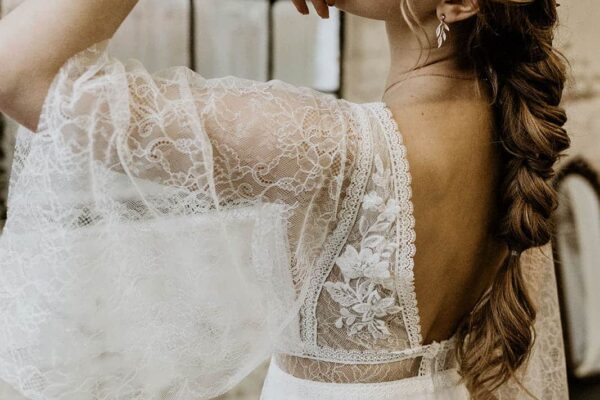 esther hofmann-brautatelier ried-rachel-1-24-1011-boho-all-over spitze-3-4 aermel-v-ausschnitt-v-ruecken-fluegelaermel-ivory-nude-details-3 esther hofmann-brautatelier ried-rachel-1-24-1011-boho-all-over spitze-3-4 aermel-v-ausschnitt-v-ruecken-fluegelaermel-ivory-nude-details-3