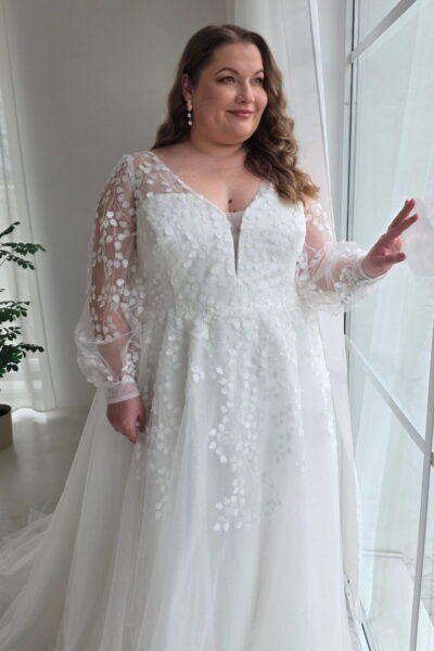 lasabina-brautatelier ried-carina-curvy-vintage prinzessin-bluetenspitze-tuell-langarm-ivory-details-2 lasabina-brautatelier ried-carina-curvy-vintage prinzessin-bluetenspitze-tuell-langarm-ivory-details-2