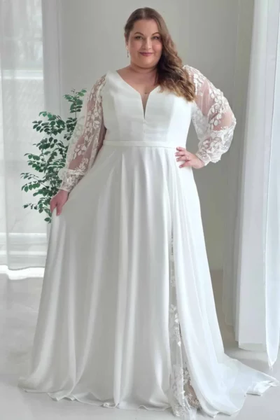 lasabina-brautatelier ried-darla-curvy-a-linie-v-ausschnitt-knopfleiste-beinschlitz-langarm-spitze-chiffon-ivory-vorne-1 lasabina-brautatelier ried-darla-curvy-a-linie-v-ausschnitt-knopfleiste-beinschlitz-langarm-spitze-chiffon-ivory-vorne-1