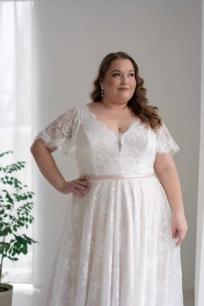 lasabina-brautatelier ried-tina-curvy-vintage prinzessin-a-linie-all-over spitze-kurzarm-v-ausschnitt-chiffon-nude-details-1 lasabina-brautatelier ried-tina-curvy-vintage prinzessin-a-linie-all-over spitze-kurzarm-v-ausschnitt-chiffon-nude-details-1