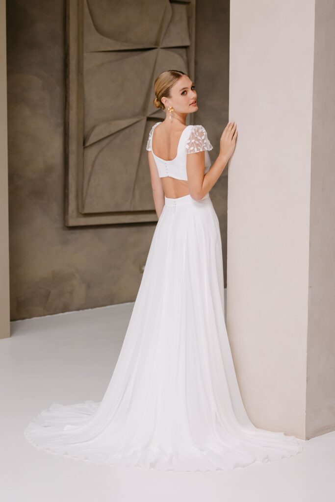 marylise_brautatelier ried_césaria_a-linie_chiffon_crepe_spitze_kurzarm_u-boot ausschnitt_tuellaermel_schleppe_ivory_ruecken_1 marylise_brautatelier ried_césaria_a-linie_chiffon_crepe_spitze_kurzarm_u-boot ausschnitt_tuellaermel_schleppe_ivory_ruecken_1