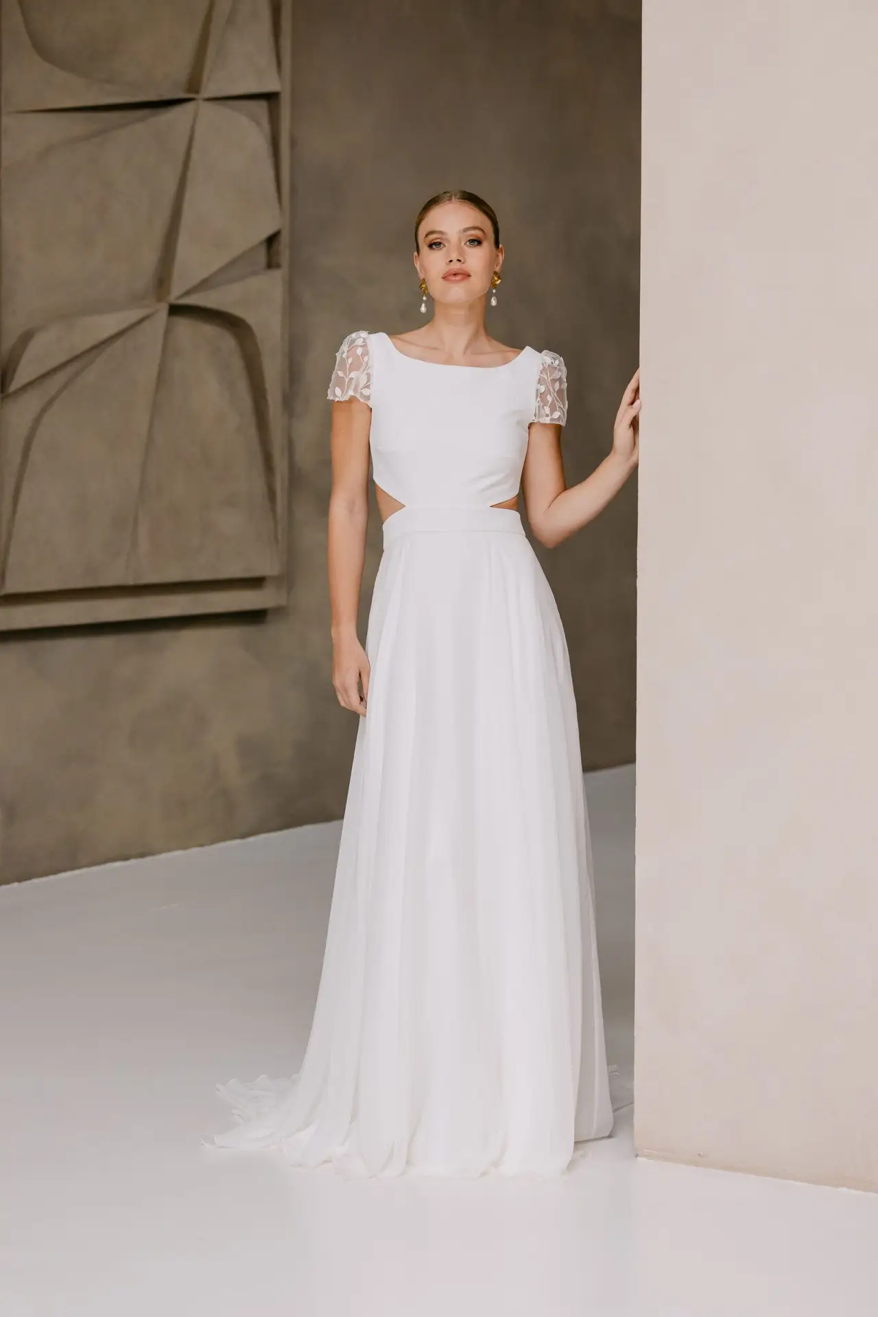 marylise_brautatelier ried_césaria_a-linie_chiffon_crepe_spitze_kurzarm_u-boot ausschnitt_tuellaermel_schleppe_ivory_vorne_1