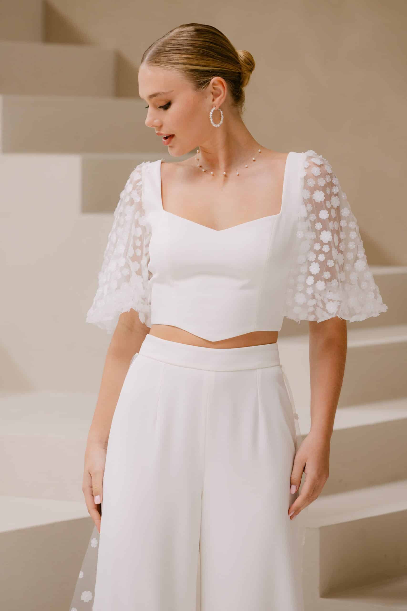 marylise_brautatelier ried_greta_top_crepe_tuell_dreidimensionale_floraler tuell_herzausschnitt_v-taille_ivory_vorne_2