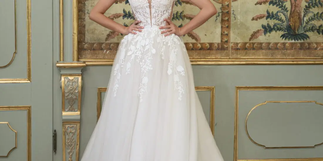 annais-brautatelier ried-aida-vintage prinzessin-spitze-langarm-cutouts-tuell-schleppe-ivory-vorne-4