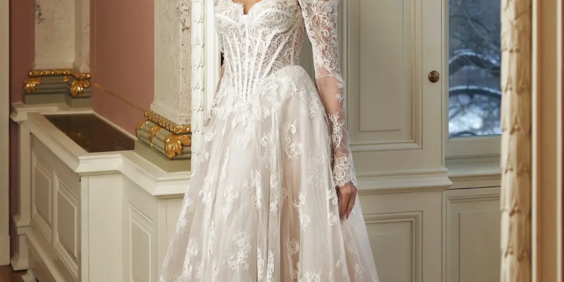 annais-brautatelier ried-greta-vintage prinzessin-all-over spitze-kurzarm-tuell-korsage-ivory-vorne-3