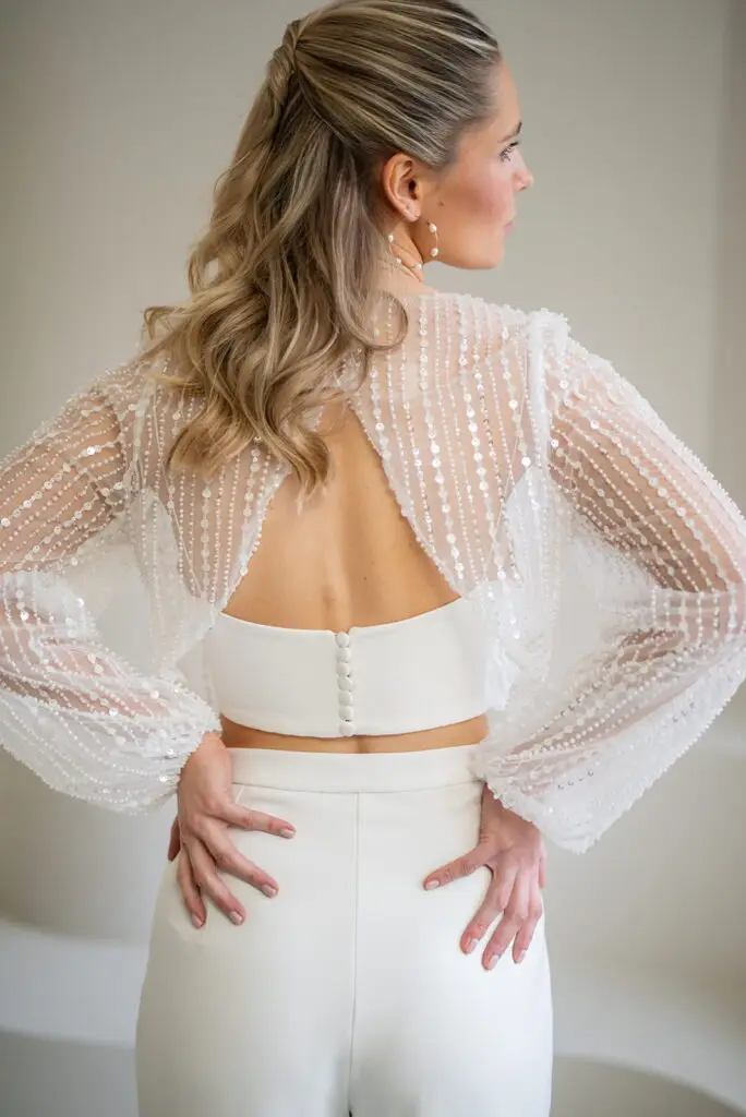 labude-brautatelier ried-bella-topper-top-langarm-pailletten-glitzer-offener ruecken-ruecken-2
