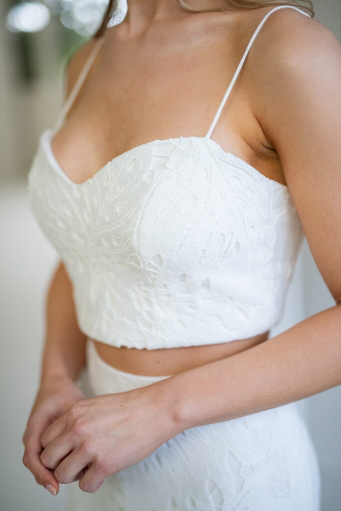 labude-brautatelier ried-lourdes-top-korsage-spaghettitraeger-lochspitze-ivory-vorne-1 labude-brautatelier ried-lourdes-top-korsage-spaghettitraeger-lochspitze-ivory-vorne-1