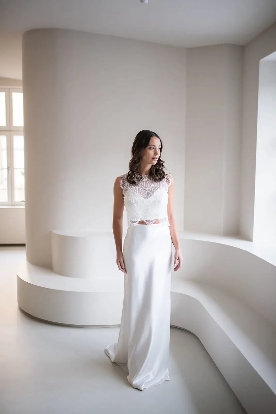 labude-brautatelier ried-malou-topper-top-breitere traeger-geometrische spitze-pailletten-glitzer-tuell-ivory-vorne-5